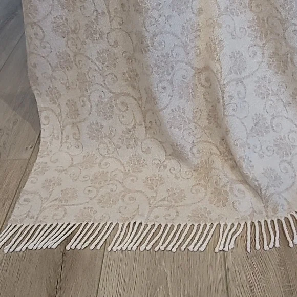 Wool Throw Blanket, Jacquard Design, 100% Virgin Wool, Size 55"x70" - Picture 2 of 11